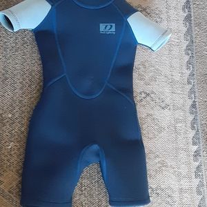 Little boys wet suit size 4